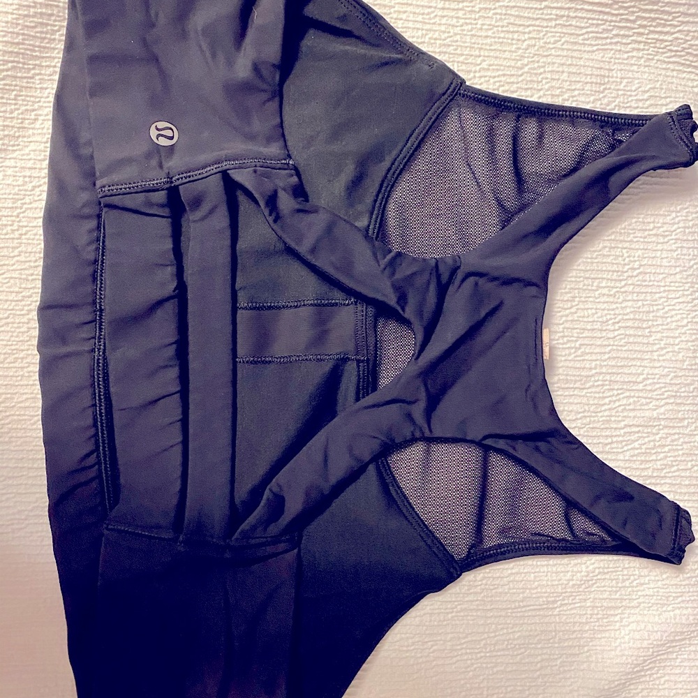 Lululemon black mesh accent sports bra sz 12